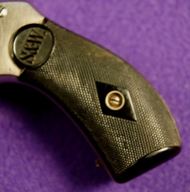 earliest type of hard rubber grips
